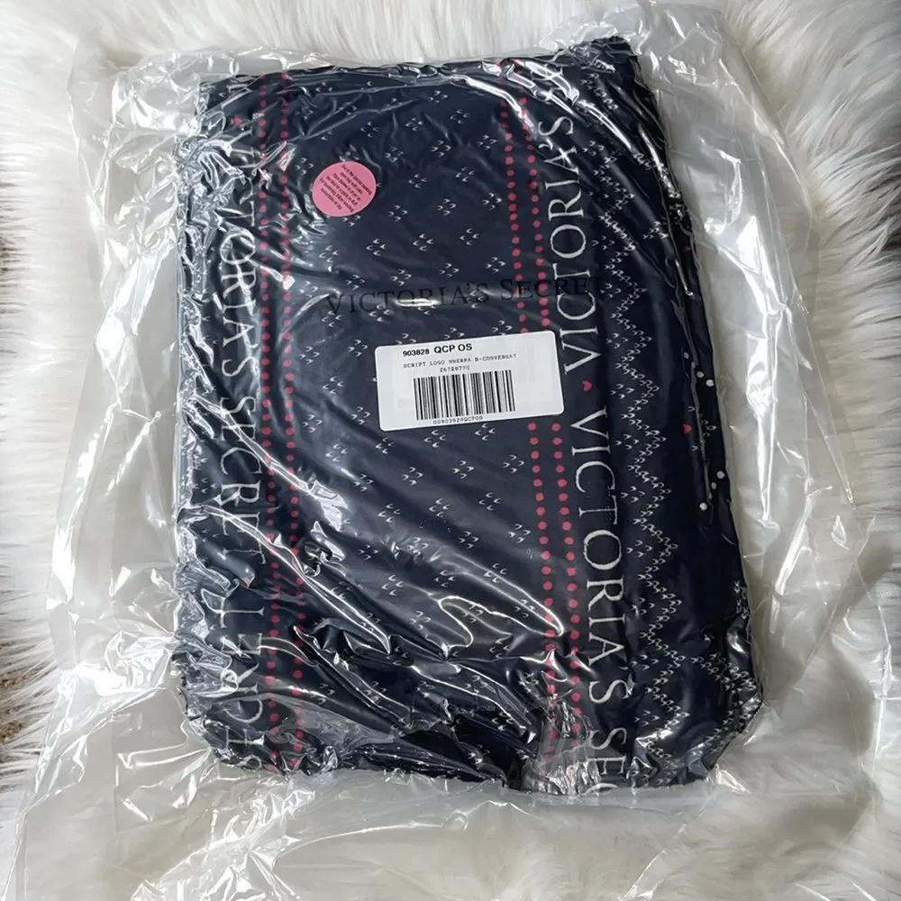 Victoria's Secret Soft Sherpa Cozy Fleece Throw Plush Blanket NWT